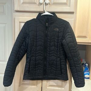 The NorthFace Woman’s Size Small quilted pattern coat